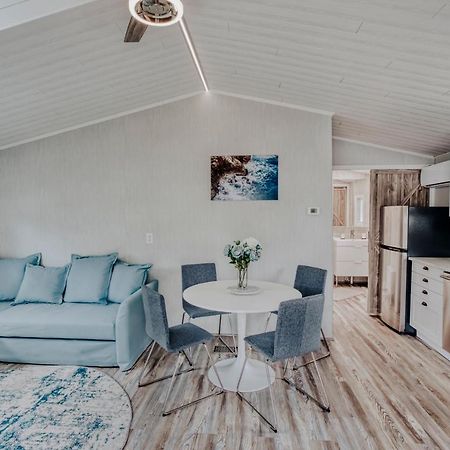 Modern & Cozy Stand-Alone Apartment - Perfect Stay Painted Post Εξωτερικό φωτογραφία