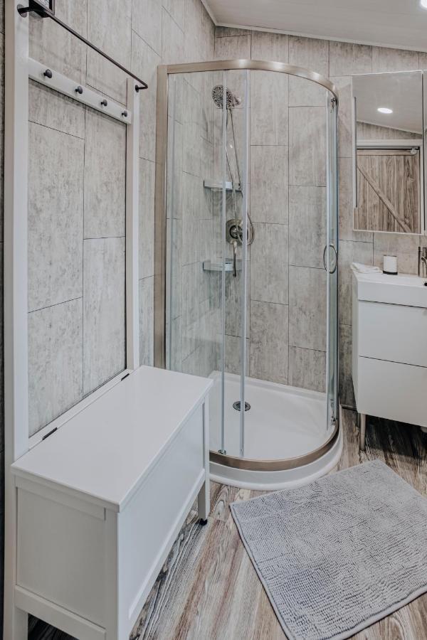 Modern & Cozy Stand-Alone Apartment - Perfect Stay Painted Post Εξωτερικό φωτογραφία