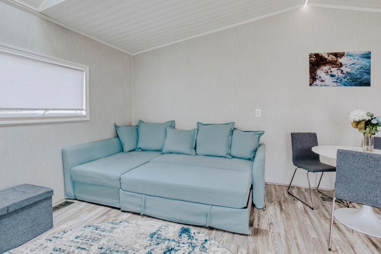 Modern & Cozy Stand-Alone Apartment - Perfect Stay Painted Post Εξωτερικό φωτογραφία