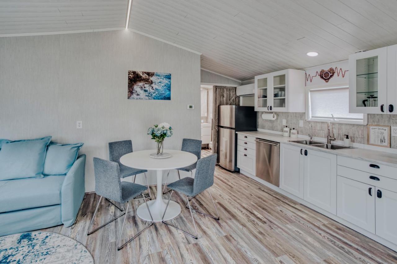Modern & Cozy Stand-Alone Apartment - Perfect Stay Painted Post Εξωτερικό φωτογραφία