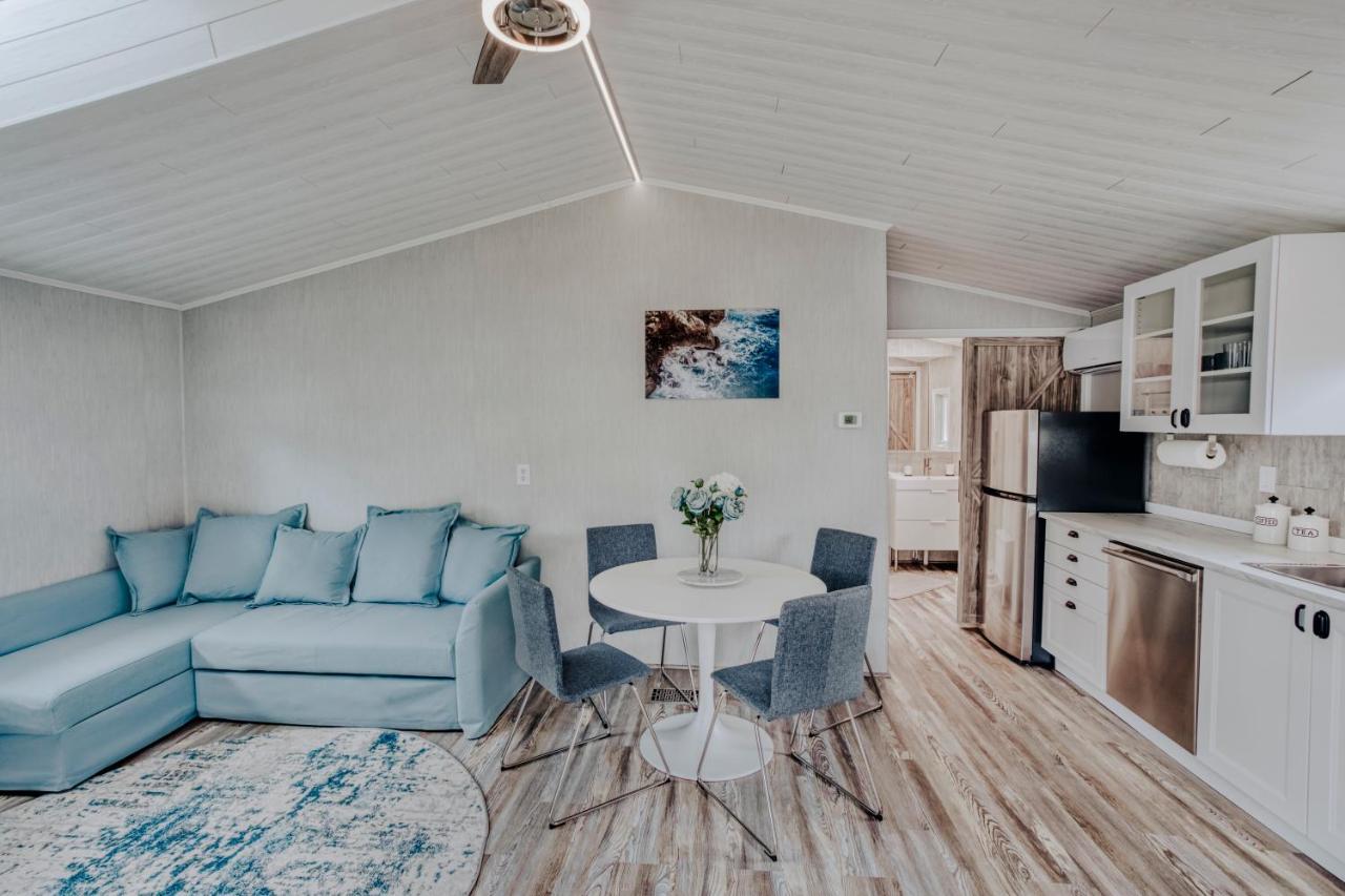Modern & Cozy Stand-Alone Apartment - Perfect Stay Painted Post Εξωτερικό φωτογραφία