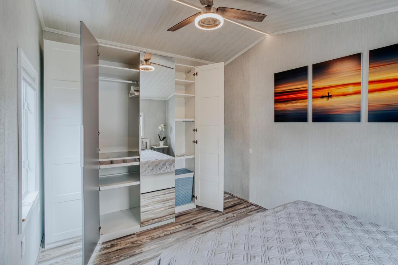 Modern & Cozy Stand-Alone Apartment - Perfect Stay Painted Post Εξωτερικό φωτογραφία
