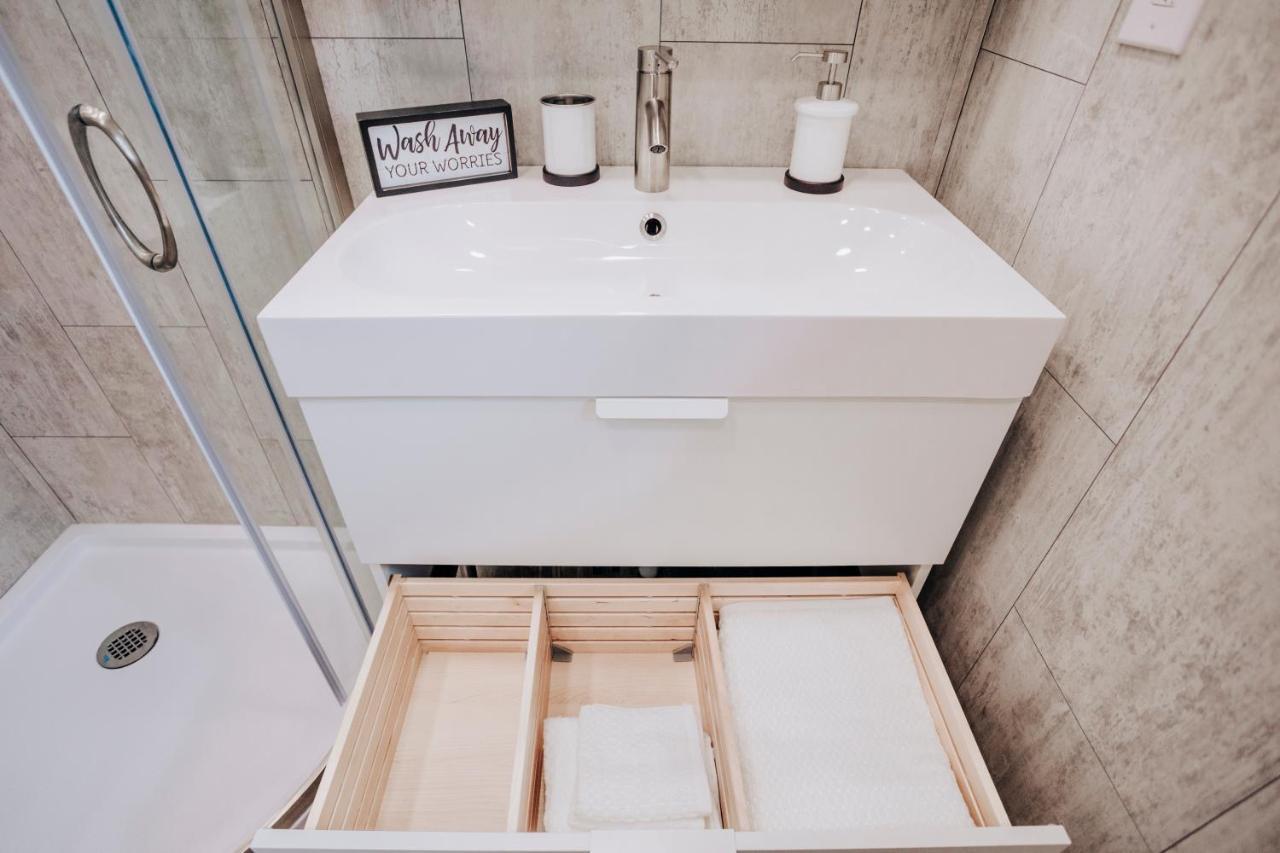 Modern & Cozy Stand-Alone Apartment - Perfect Stay Painted Post Εξωτερικό φωτογραφία